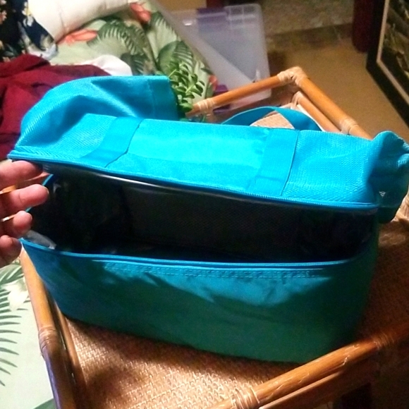 The perfect beach bag! Bag on top, cooler on bottom. ALL IN ONE! - Picture 5 of 5